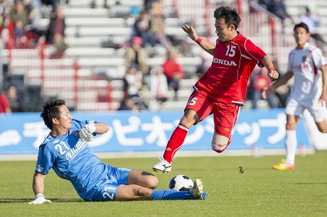 一進一退の試合はドロー決着。一時勝ち越しゴールを決める原田